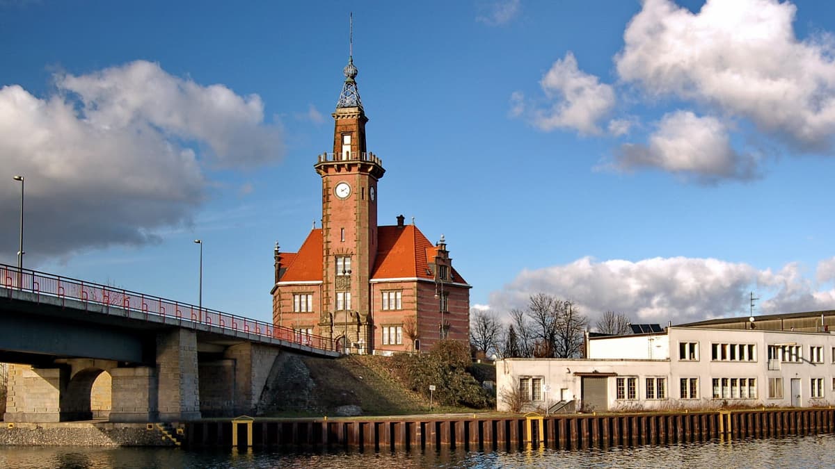 Die erhöhte Position machte das Hafenamt zum „Point de Vue“ des Dortmunder Hafens
