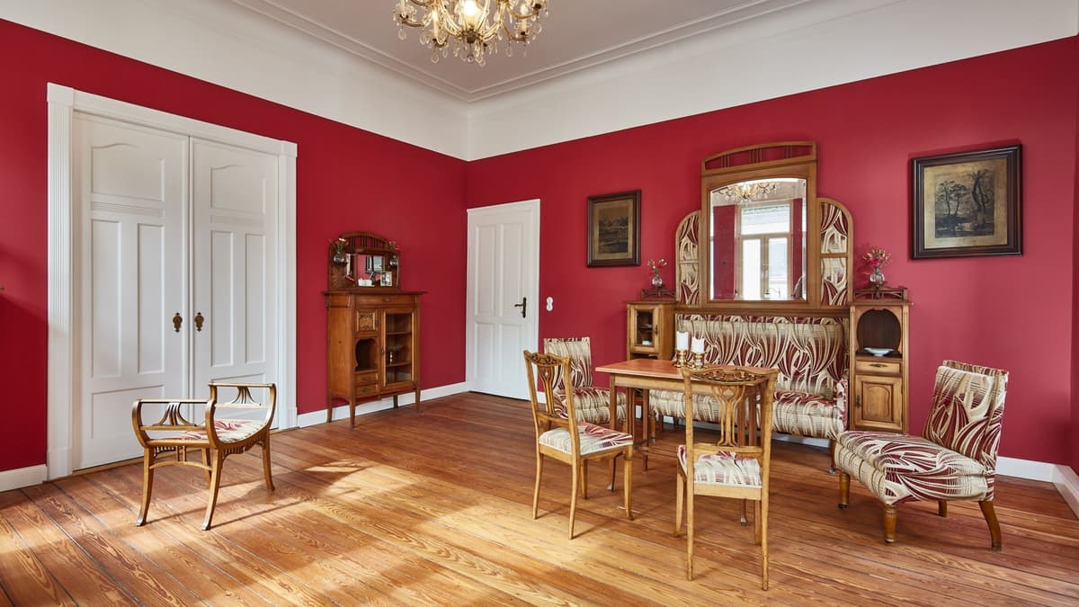 Roter Salon im Jugendstiltraum Diez