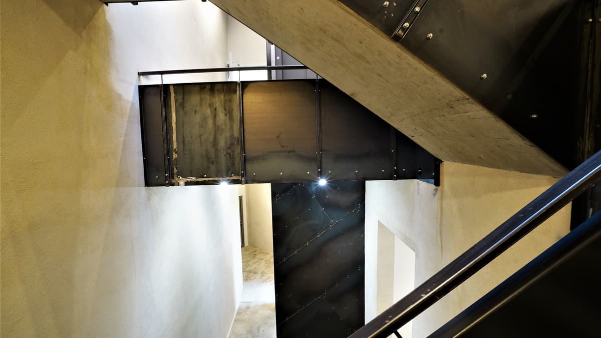 Neues und Altes verbindet sich im Treppenhaus