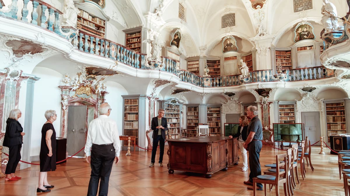 Führung durch die Bibliothek