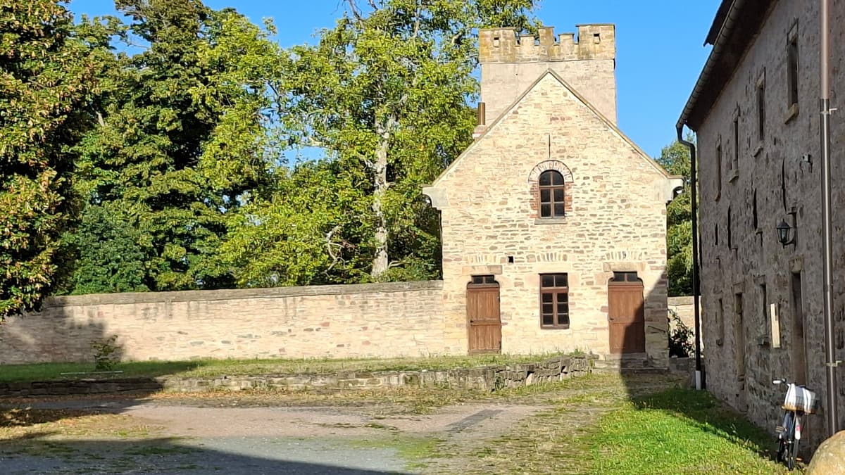 Klosterkirche Hofansicht