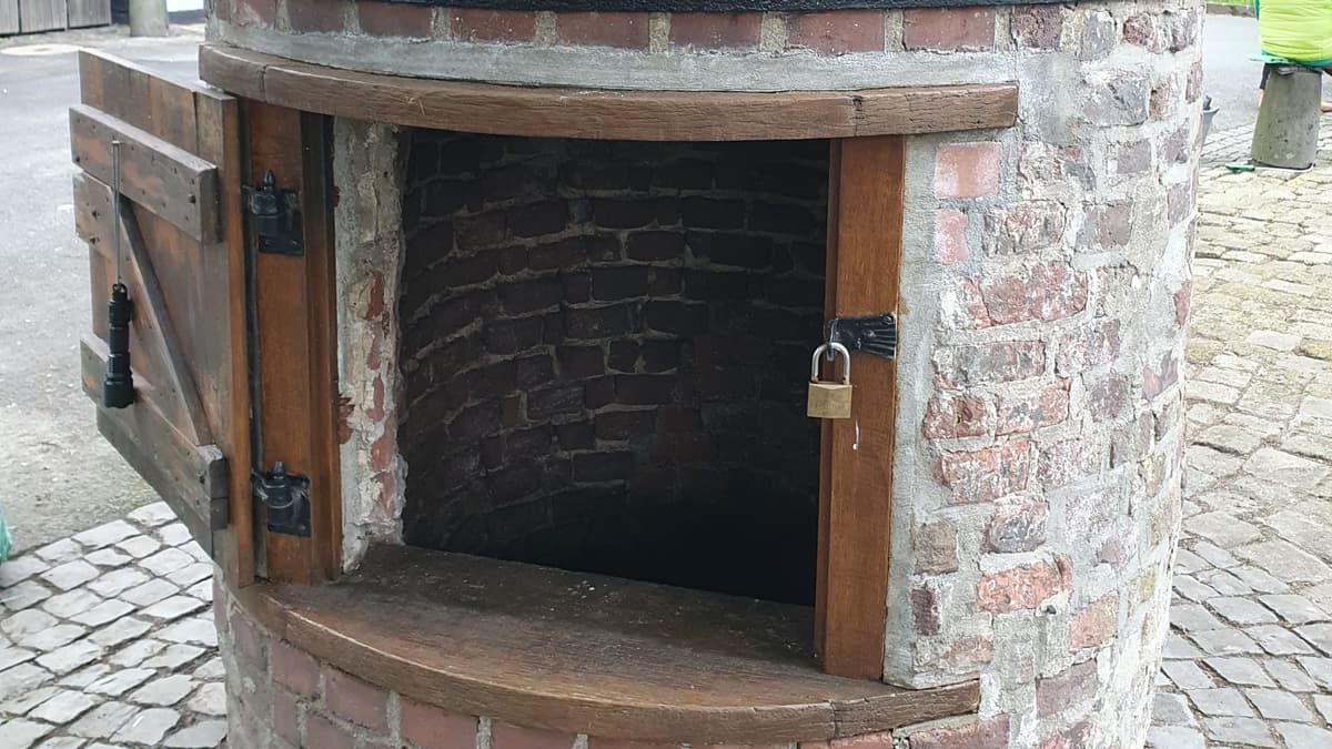Brunnentür