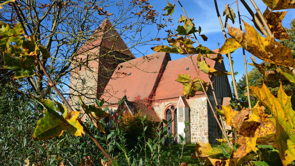 Südansicht Kirche Groß Gievitz