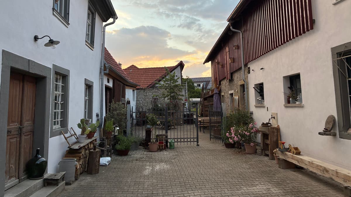 Hof mit Ackerbürgerhaus und Stallungen