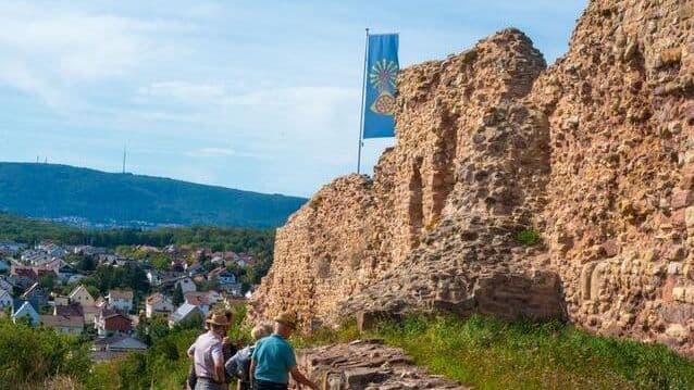 Restaurierte Burgmauer