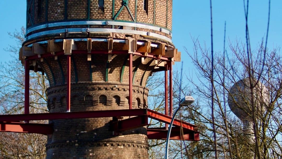 Wasserturm mit Stahlkonstruktion