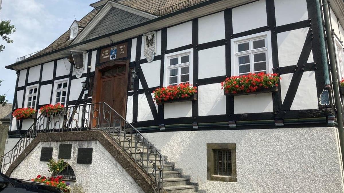 Rathaus mit Freitreppe