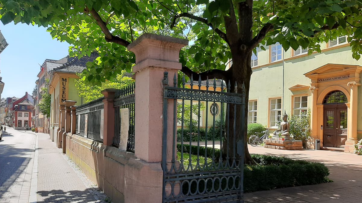 Eingang zum Palais