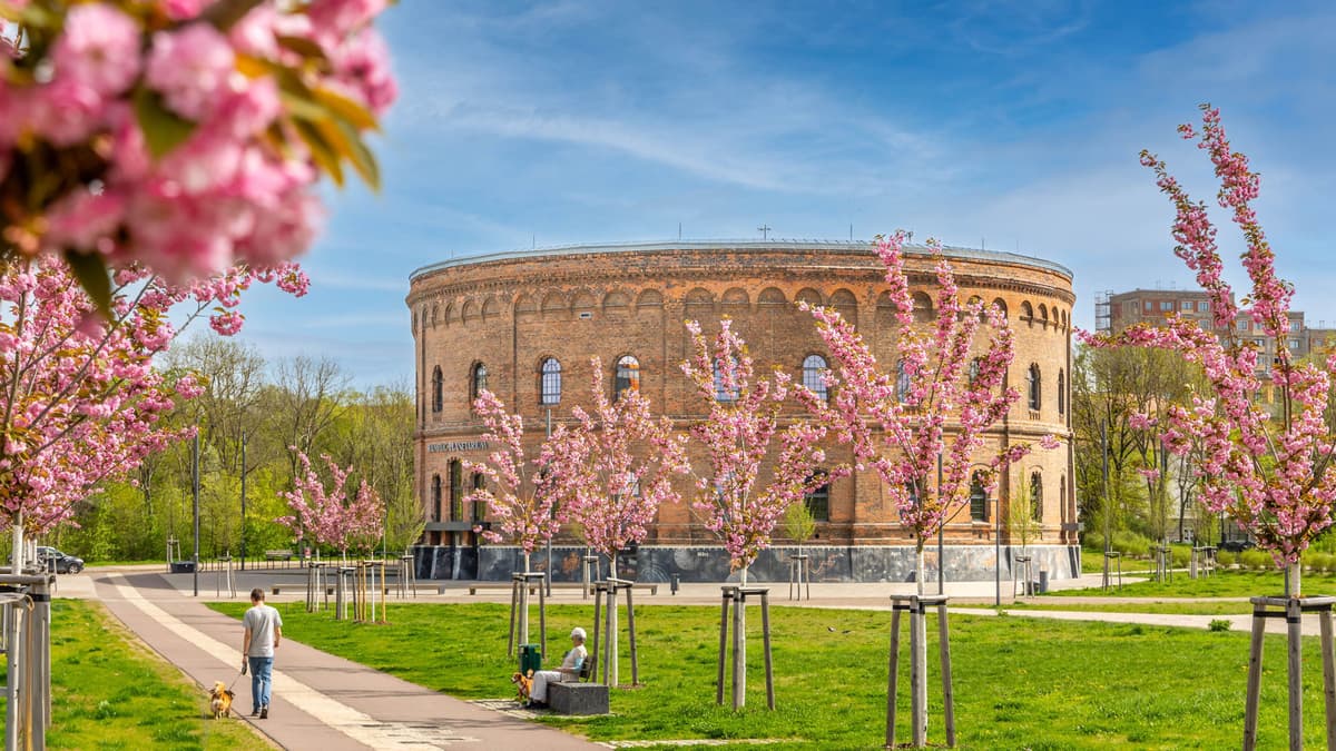 Planetarium Halle im Frühjahr