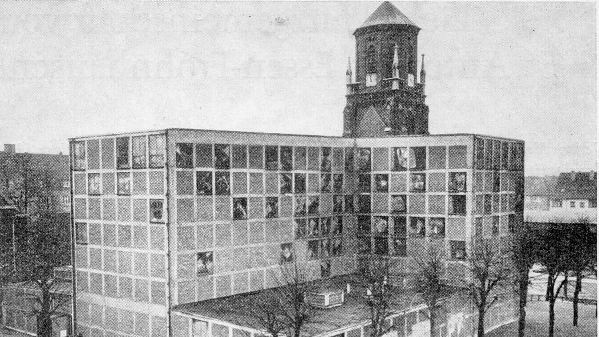 Neue Kirche mit altem Turm