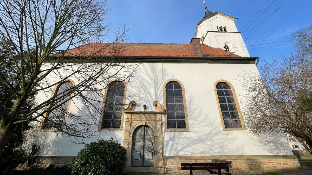 Osteingang mit Portal