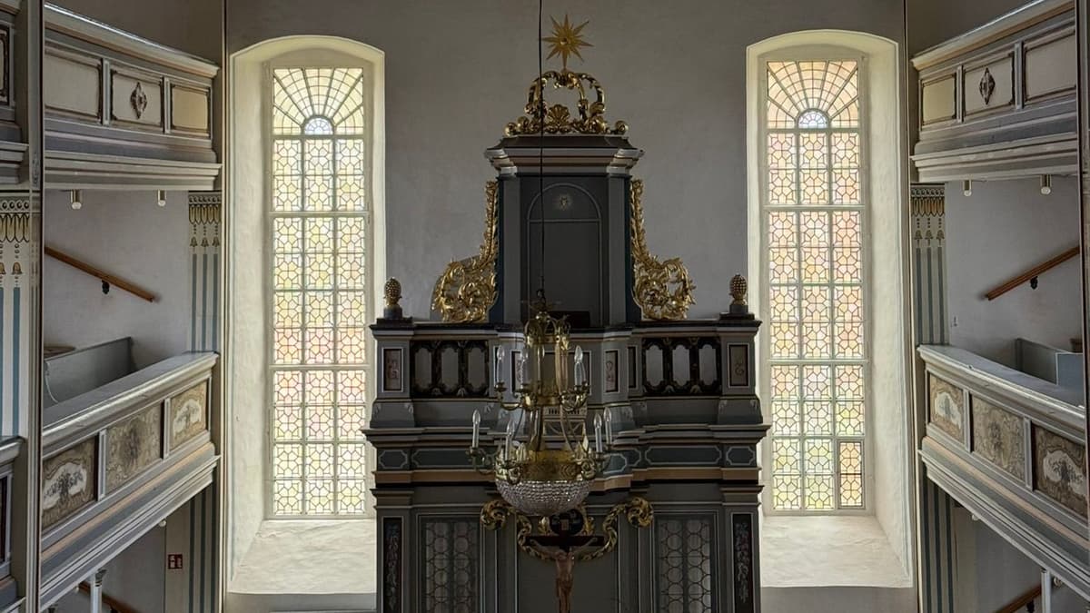 Blick auf den Kanzelaltar