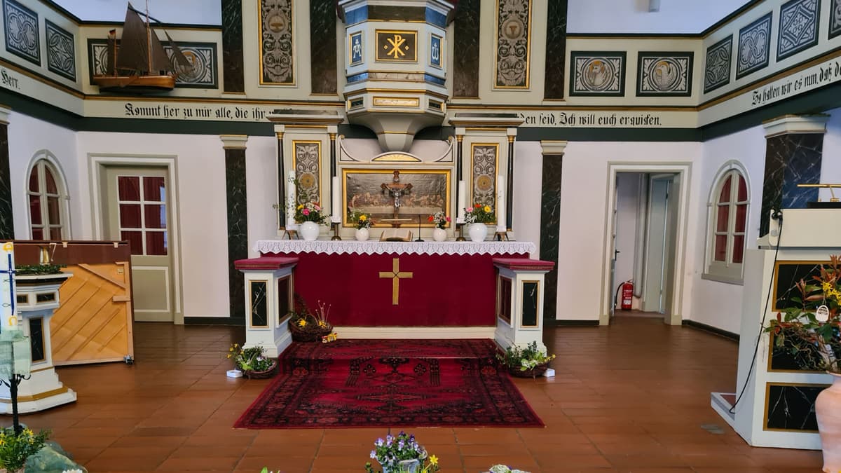 Osterschmuck am Altar